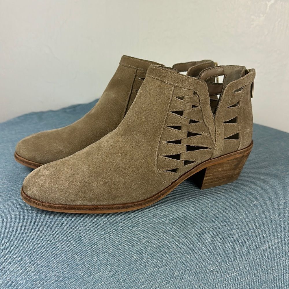 Vince Camuto Tan Suede Side Cut Out Zipper Back Ankle Boots Size 7.5